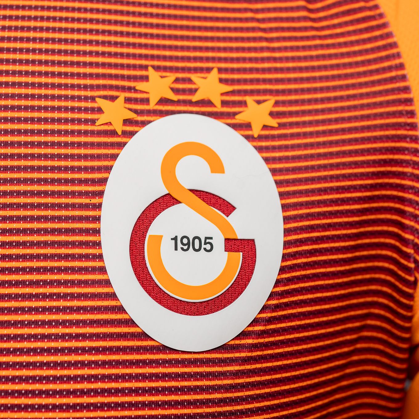 Nigel de Jong Galatasaray logo.jpg