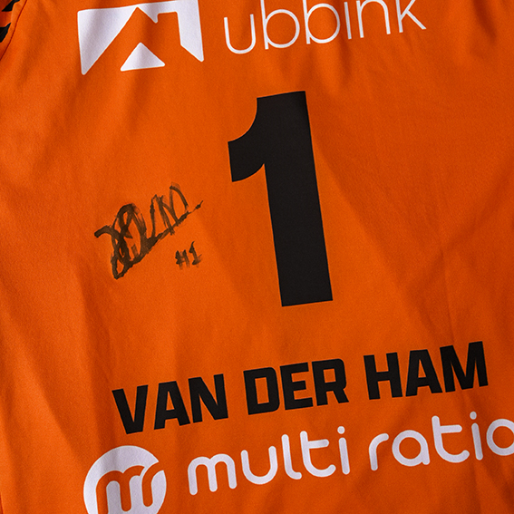 Nr.1-handtekening-lr.jpg